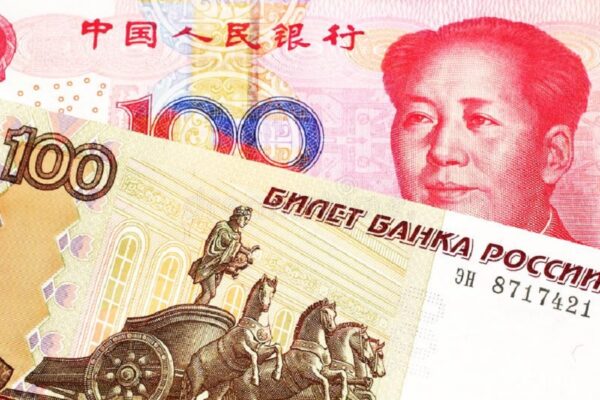 BC russo pede às empresas que usem rublo e yuan em vez de euro e dólar