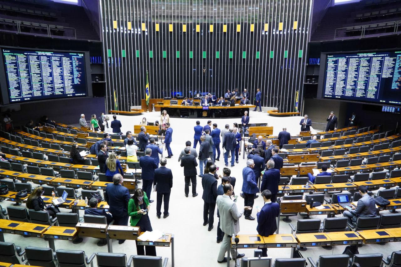 PCdoB vota contra retirar recursos da pesquisa para caminhões