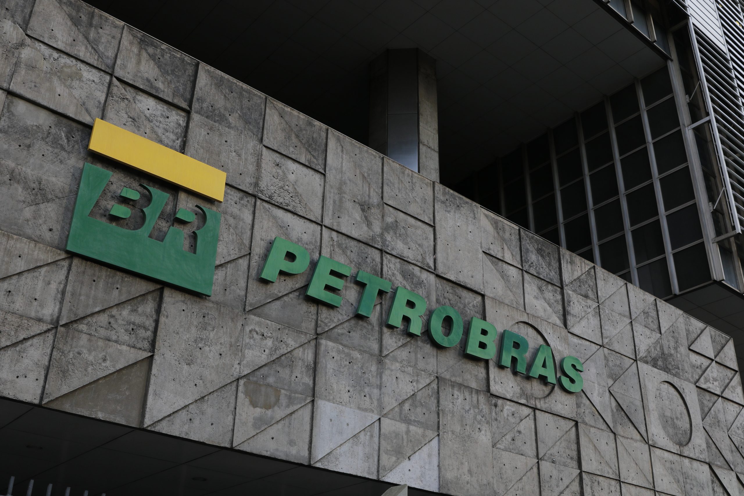 Pode o governo mudar a política de preços da Petrobras?